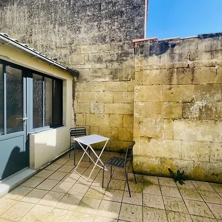 Avec Cour Privée Saint-Jean-dʼAngély