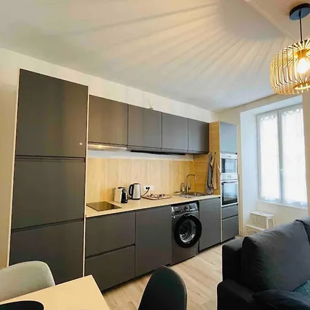 Avec Cour Privée Saint-Jean-dʼAngély